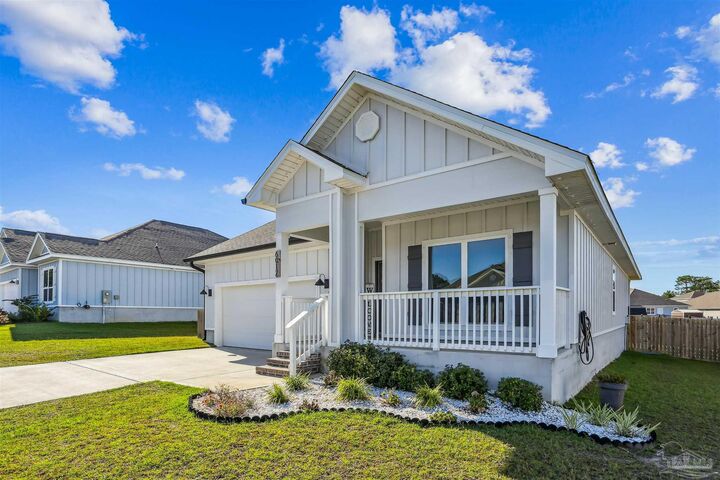 Property Photo: 6012 Rutherford Loop FL 32526