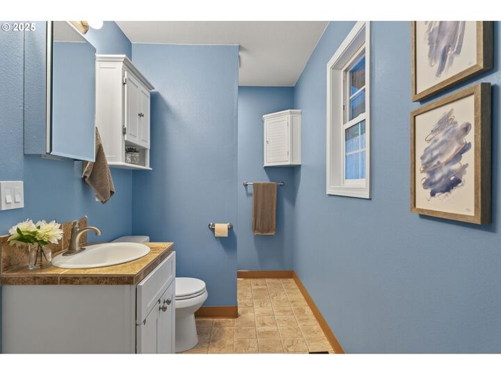 Property Photo:  17928 Royal Ct  OR 97035