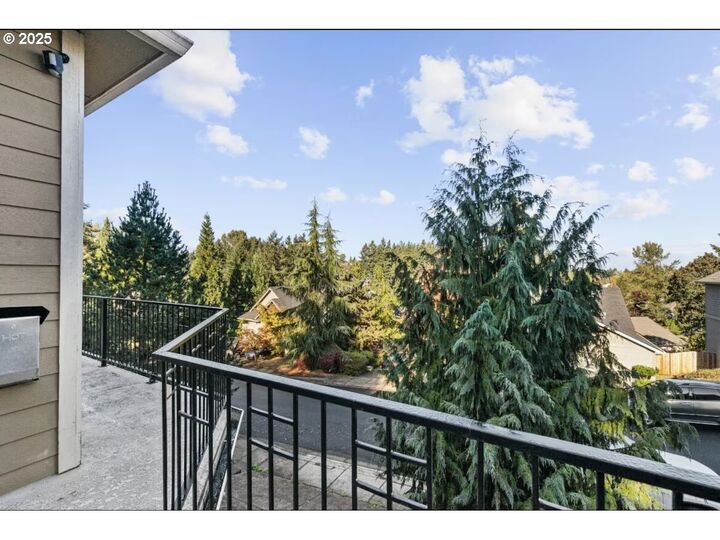 Property Photo:  408 La Cresta Dr  OR 97306 