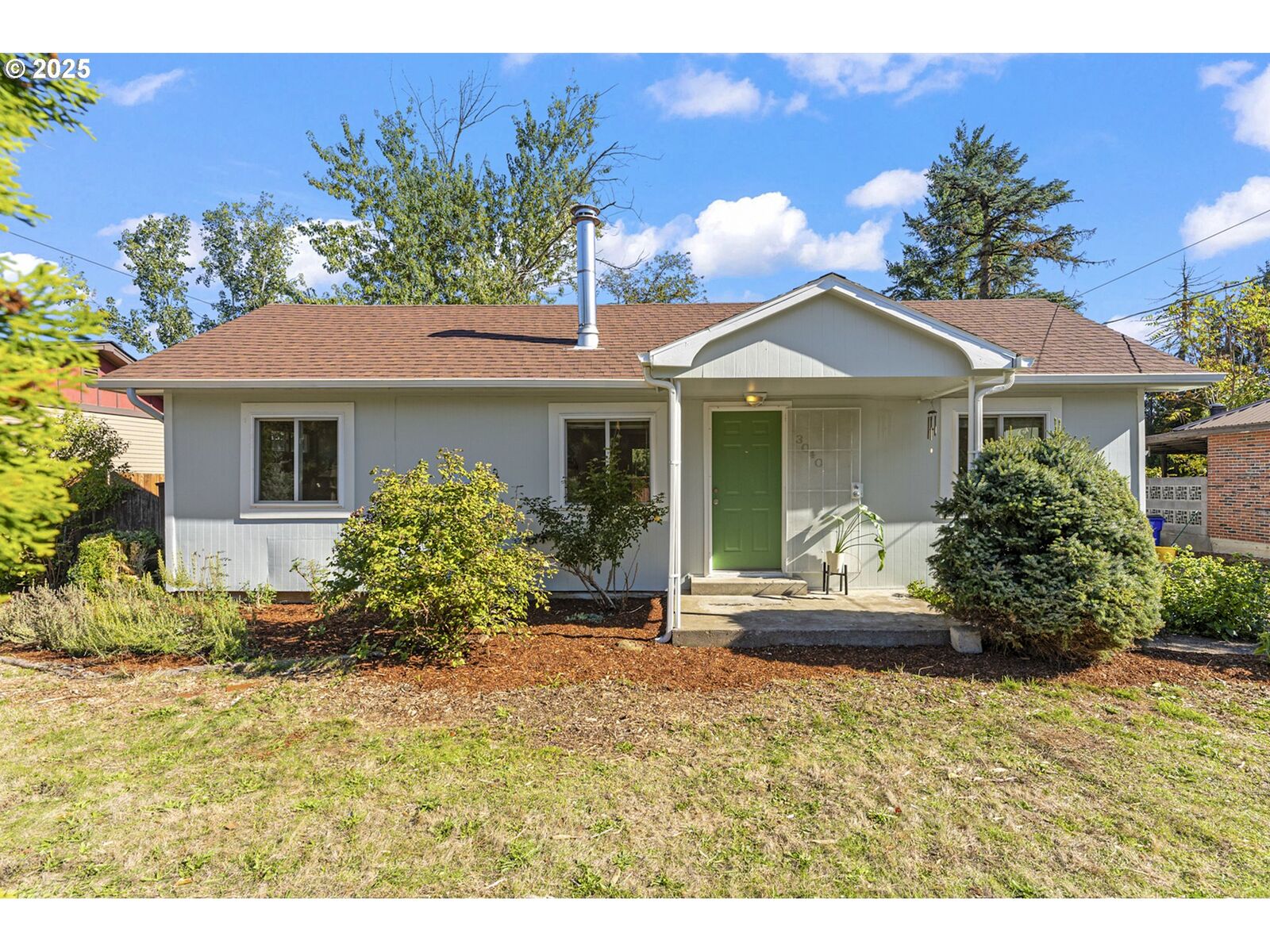 Property Photo:  3040 SE 136th Ave  OR 97236