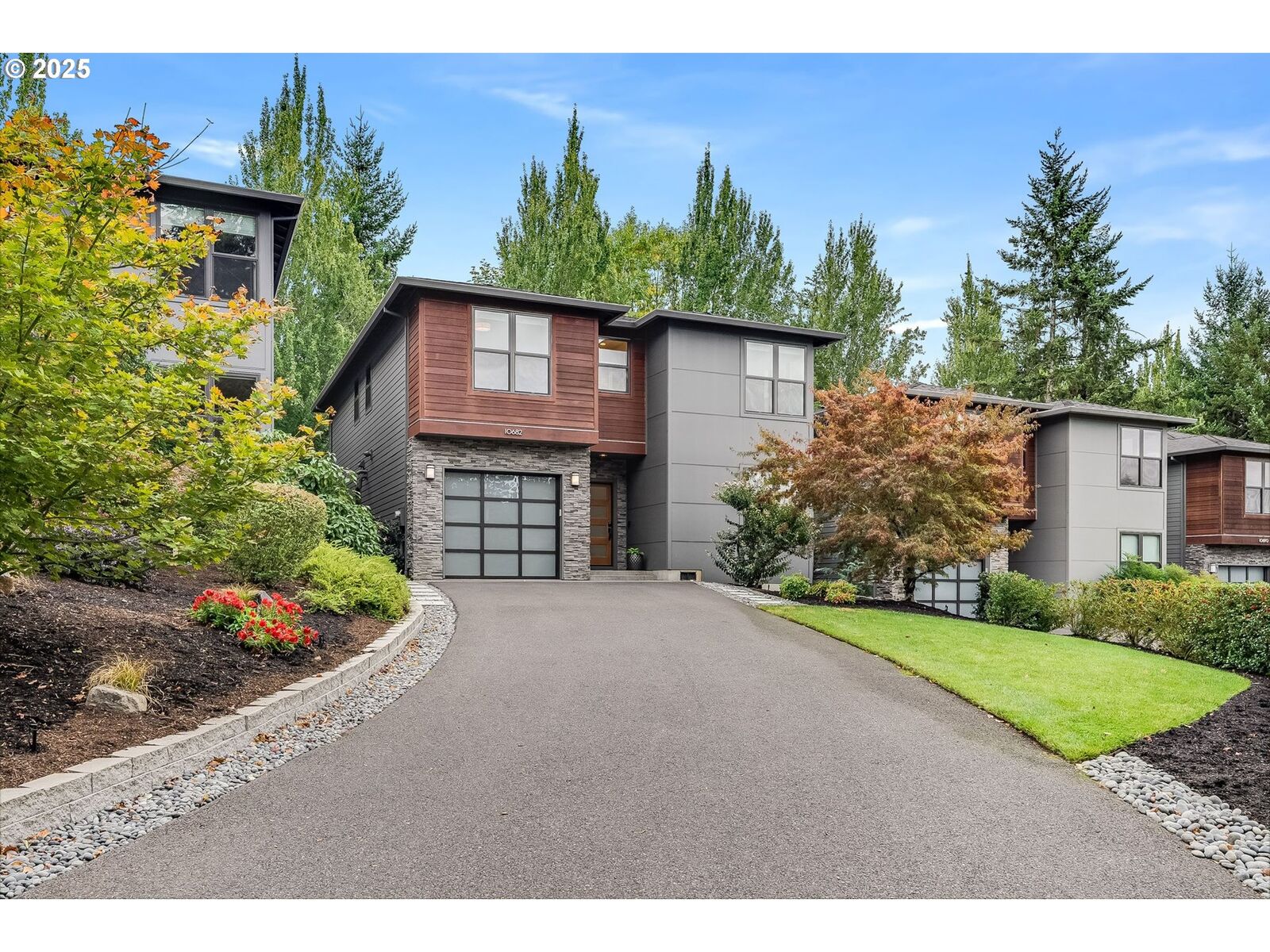 Property Photo:  10682 SW Berkshire St  OR 97225 