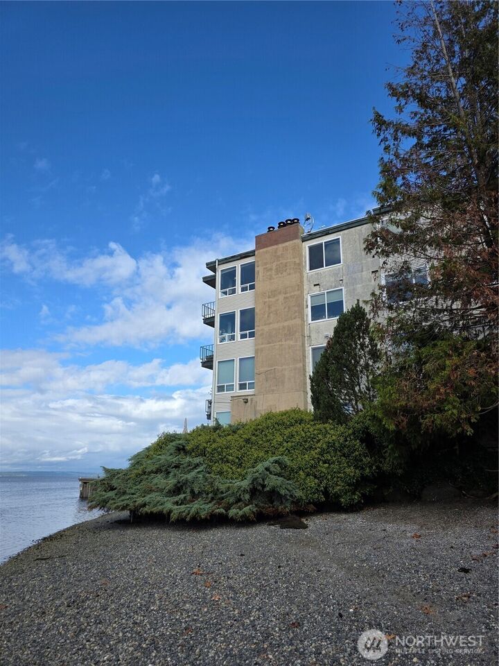 5701  Seaview Avenue NW 202  Seattle WA 98107 photo