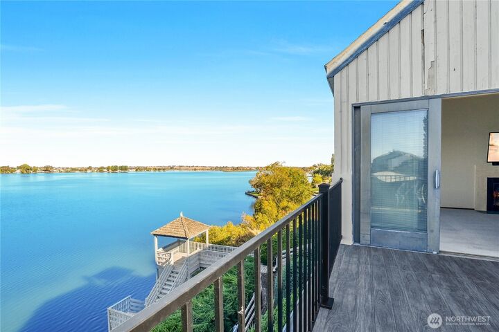 Property Photo:  2512 W Marina Drive 6  WA 98837