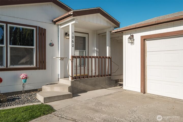 Property Photo: 1060 Alder Street WA 98848