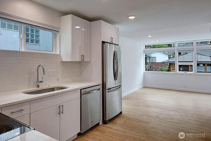 Property Photo: 3521 S Leschi Place 3 WA 98144