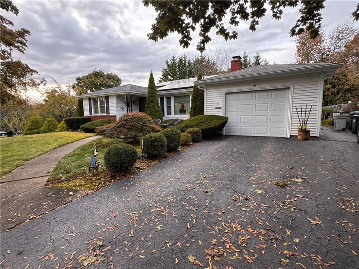 91 Ridgeway Road  Cranston RI 02920 photo
