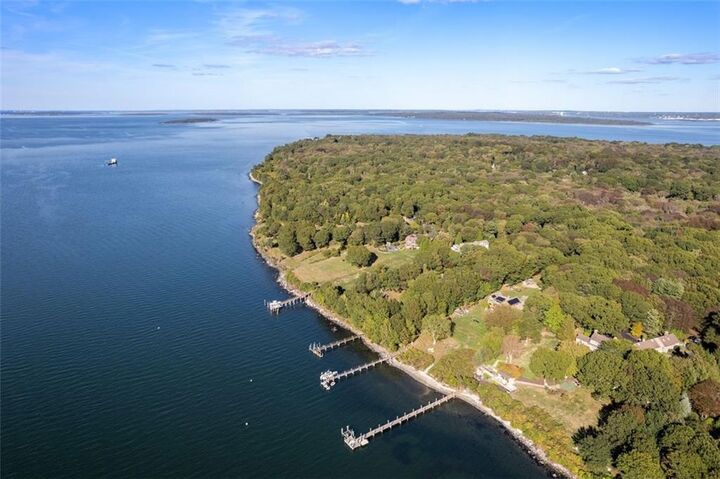 Property Photo: 1191 North Main Road RI 02835