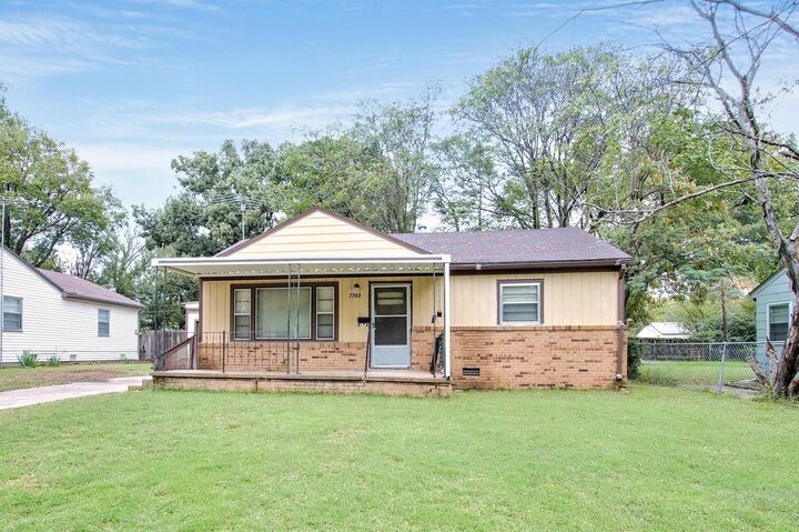 Property Photo: 7302 E Castle Dr KS 67207