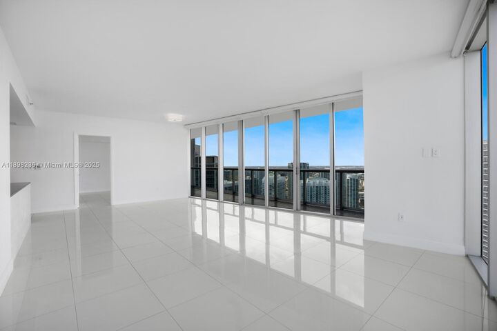 Property Photo:  465 Brickell Ave 5002  FL 33131 