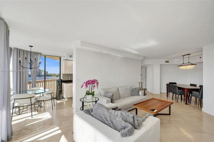 1000 E Island Blvd 1403  Aventura FL 33160 photo