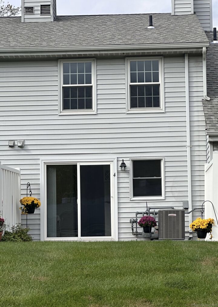 Property Photo:  4 Lexington Court 4  CT 06067