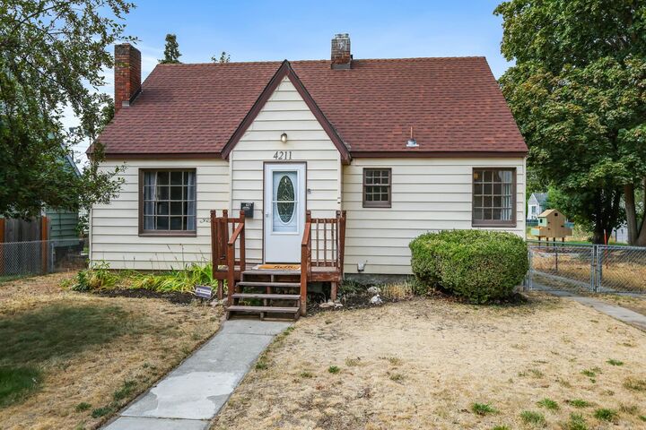 4211 N Hawthorne St  Spokane WA 99205 photo