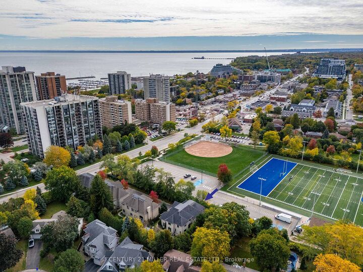 Photo de la propriété:  108 Livno Common  ON L6L 3P2 