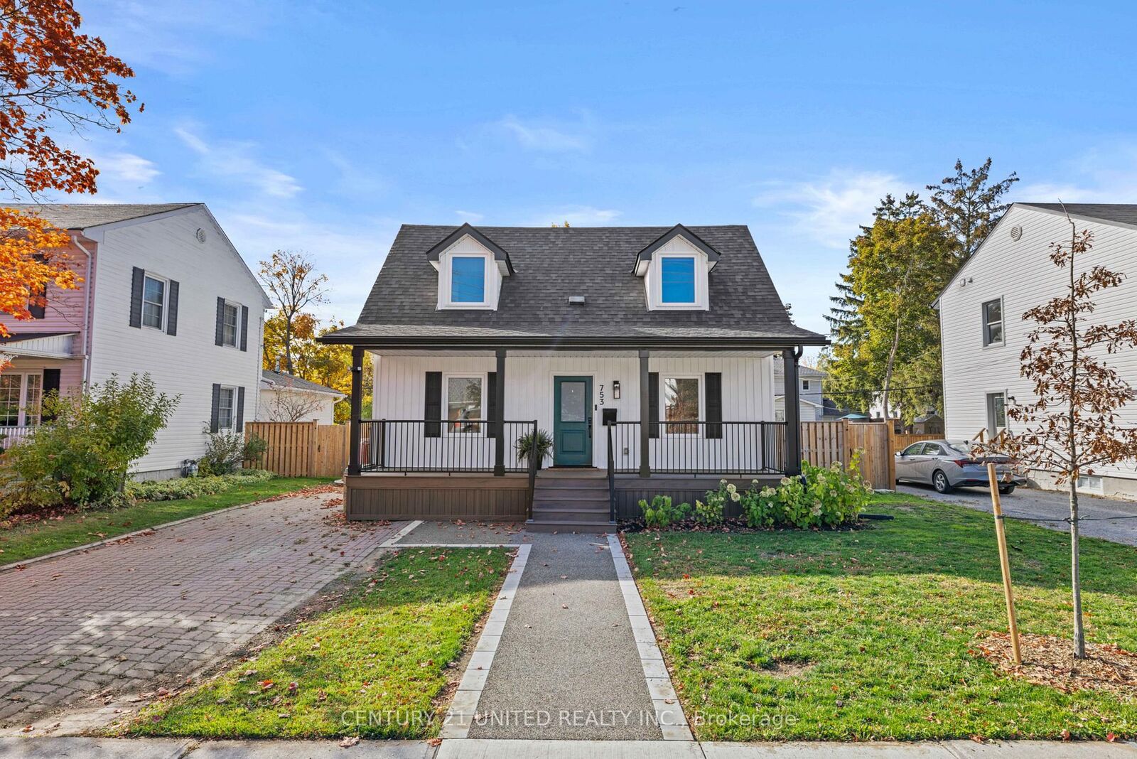 Property Photo: 753 Chesterfield Avenue ON K9H 4Y1