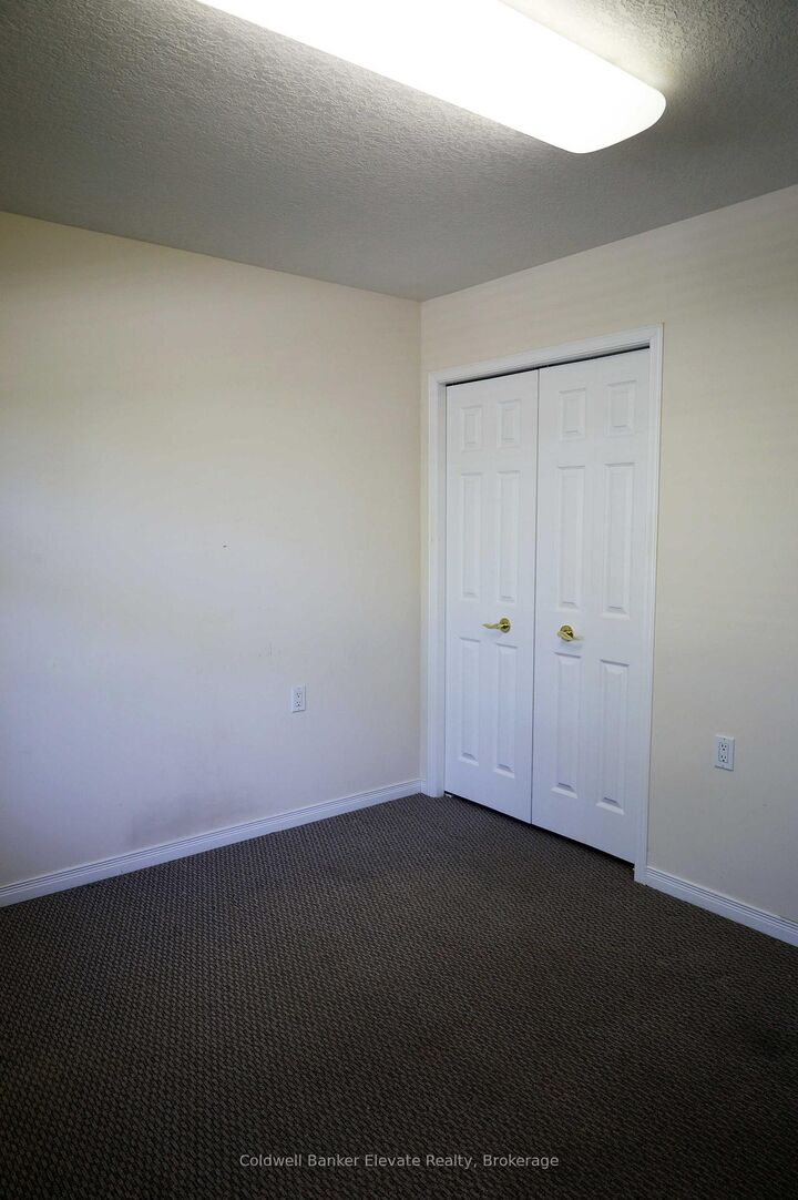 Property Photo: 2705 Kingsway Drive 16 ON N2C 2T2