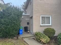 Property Photo: 235 Shakespeare Drive 4 ON N2L 2T5