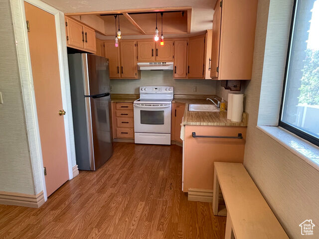Property Photo: 2099 E Worchester Dr S UT 84121