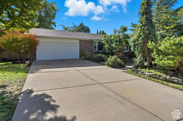 Property Photo: 1657 E Cherry Ln UT 84037