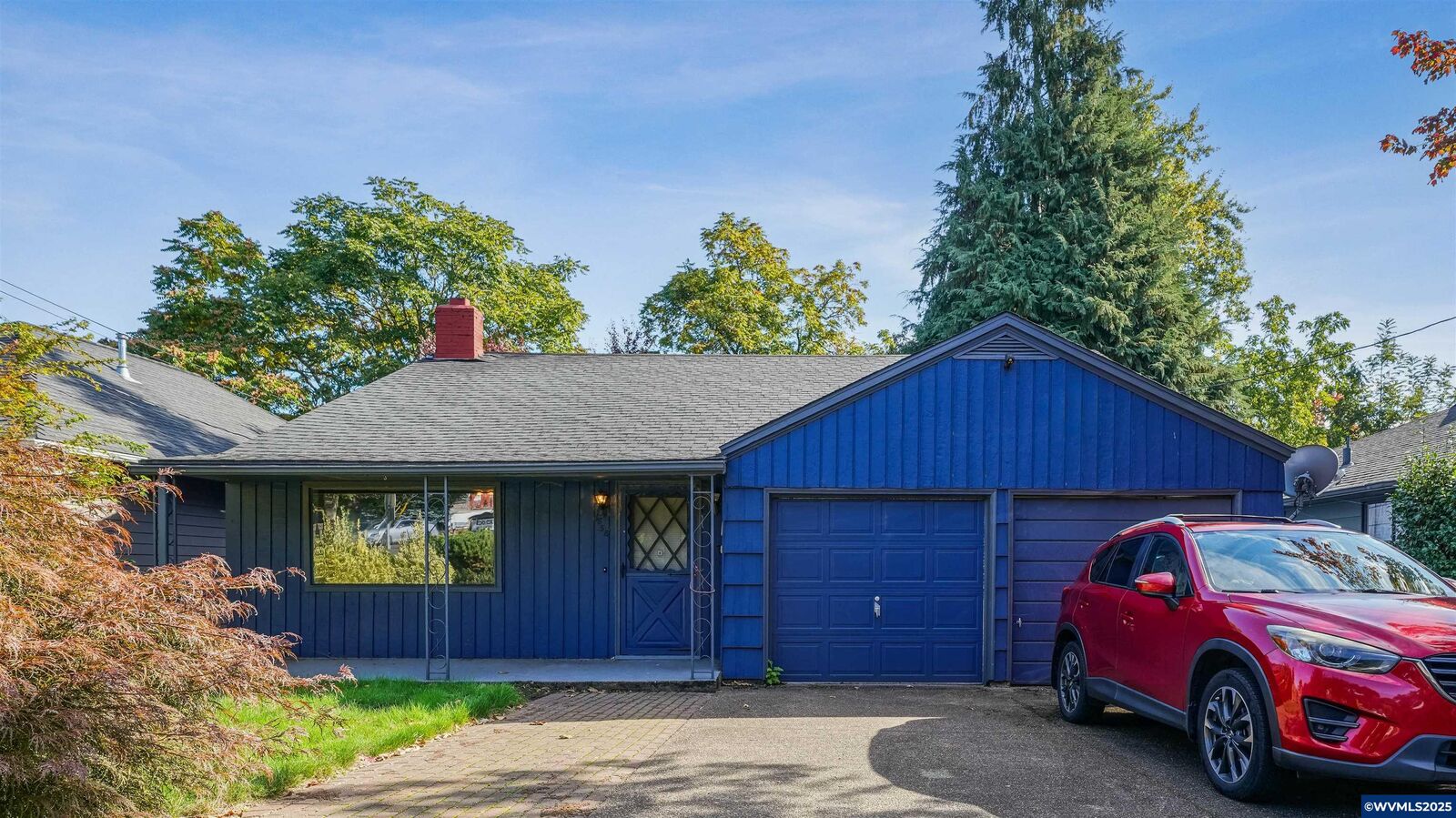 Property Photo: 1858 West Nob Hill St SE OR 97302