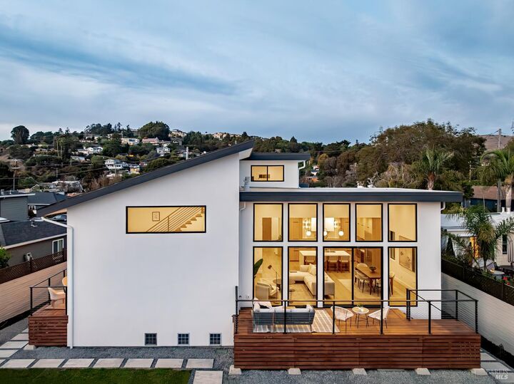 Property Photo:  39 Strawberry Circle  CA 94941 