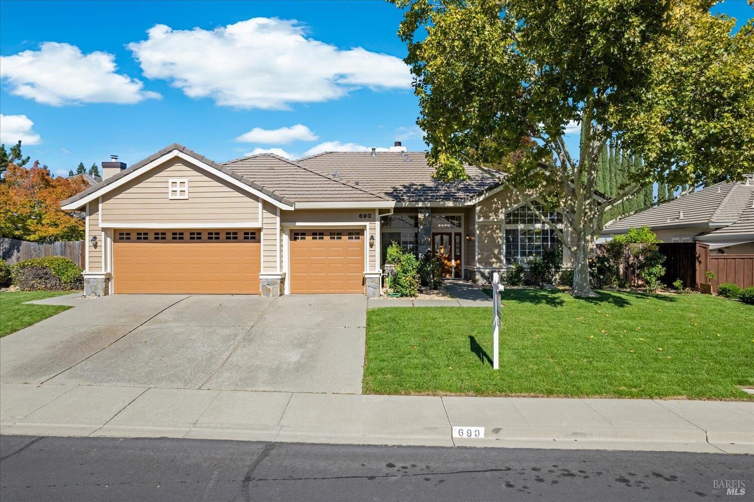 Property Photo:  690 Hillcrest Circle  CA 95688 