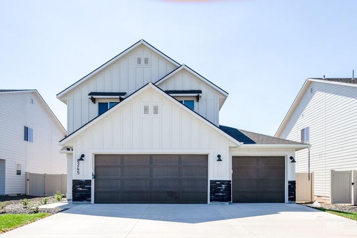 2465 N Silver Wolf Ave  Star ID 83669 photo