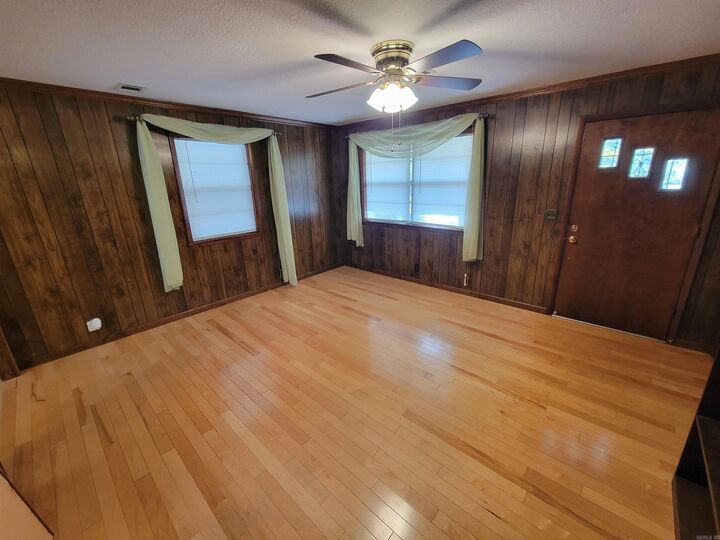 Property Photo: 518 Pine St AR 72031