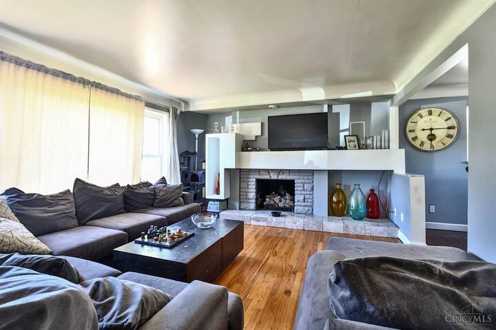 Property Photo: 992 Rosetree Lane OH 45230