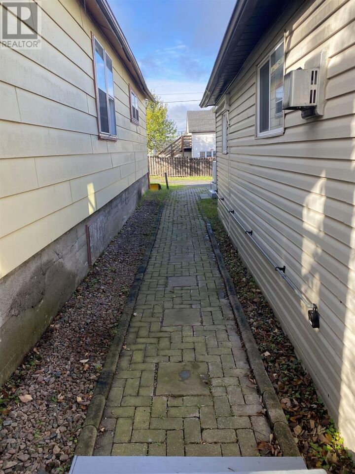 Property Photo:  4 Sixth Ave S  ON P9N 2B5