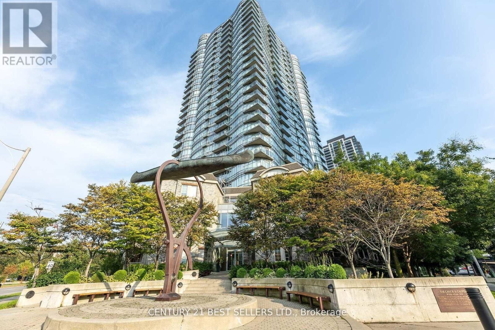 Property Photo:  15 Windermere Avenue 609  ON M6S 5A2