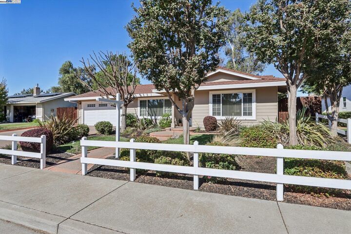 Property Photo:  1484 Heidelberg  CA 94550 