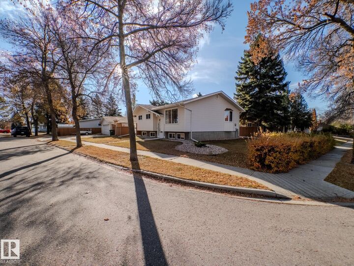 Property Photo: 11 Falcon Crescent AB T8N 1T9