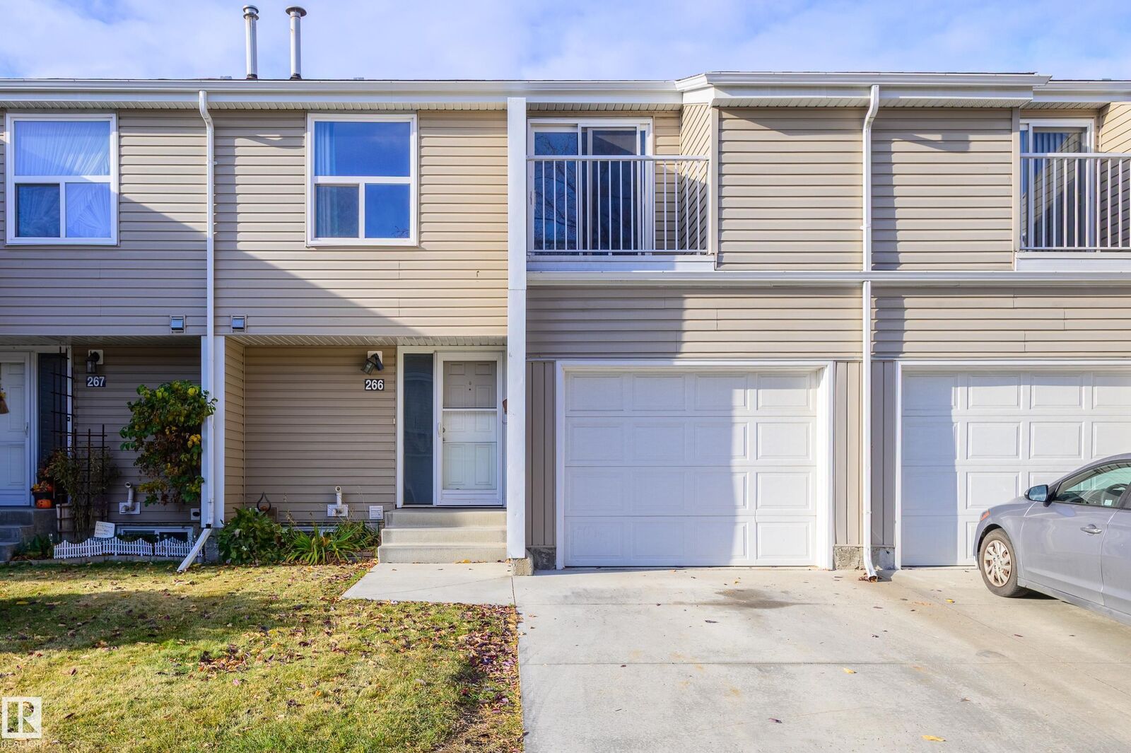 Property Photo:  266 Chateau Place NW  AB T5T 1V3 