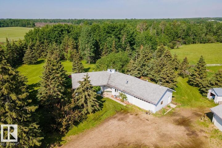 Property Photo: 55428 Hwy 765 AB T0E 0J0