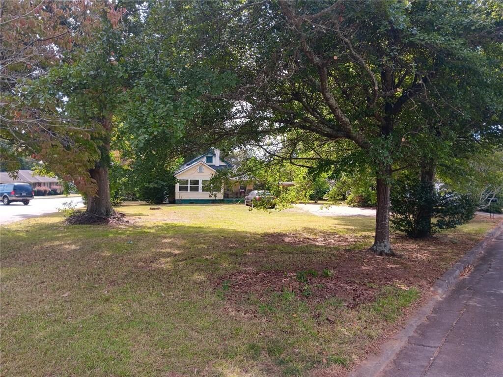 Property Photo:  406 Brookwood Drive  GA 30286