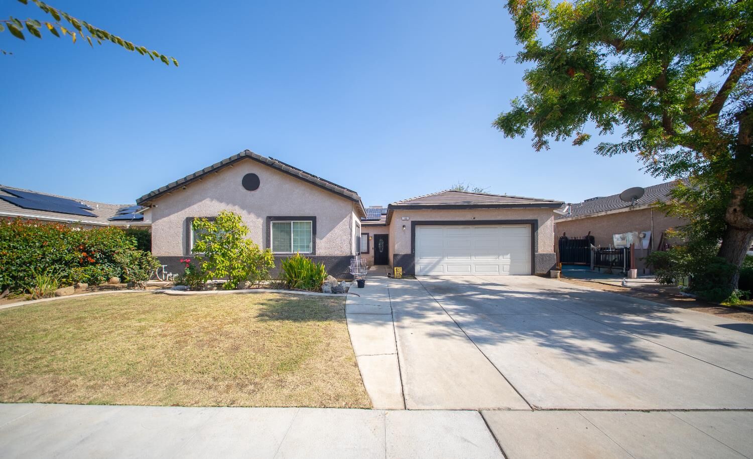 Property Photo:  152 N Shelly Avenue  CA 93727 