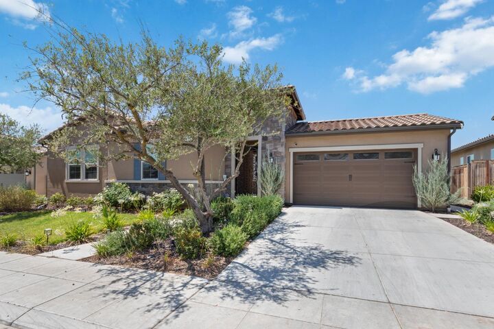 Property Photo: 911 Highland Road W CA 93636