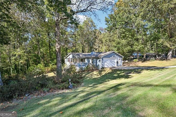 Property Photo: 1135 W Roberts Drive GA 30518
