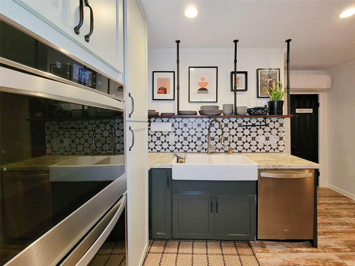 Property Photo:  1718 Welch Street C  TX 77006 