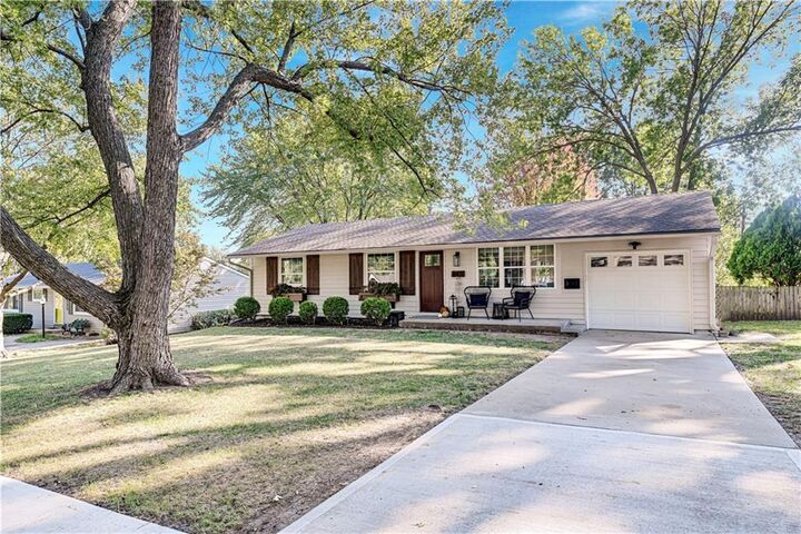 6411 W 77th Terrace  Prairie Village KS 66204 photo