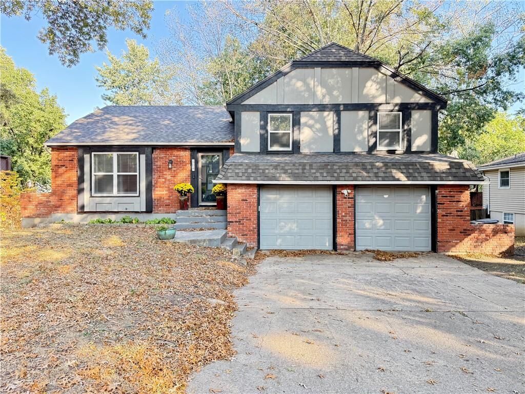 Property Photo:  504 S Cardinal Drive  KS 66062