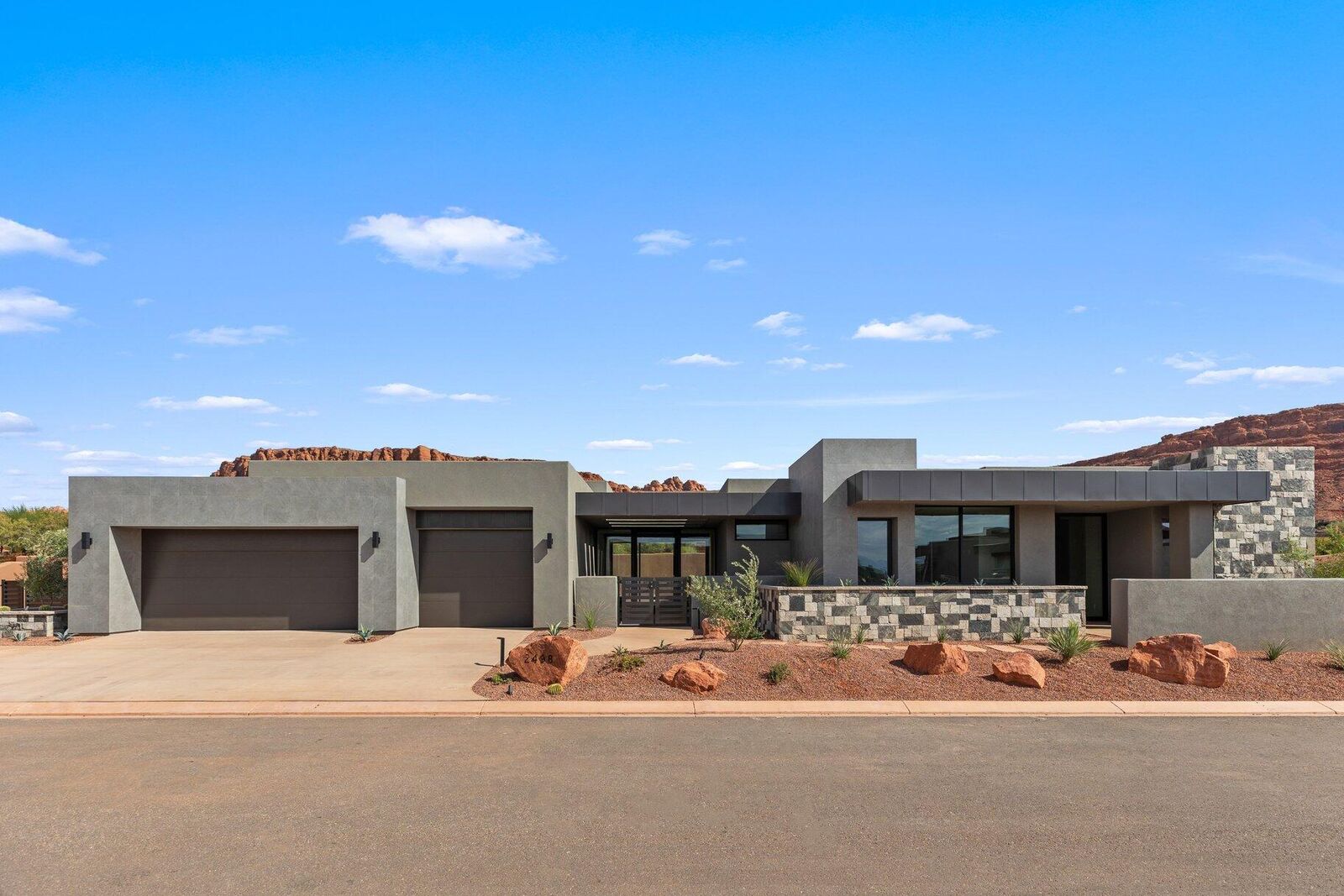 Property Photo:  2498 N La Casa Dr  UT 84770