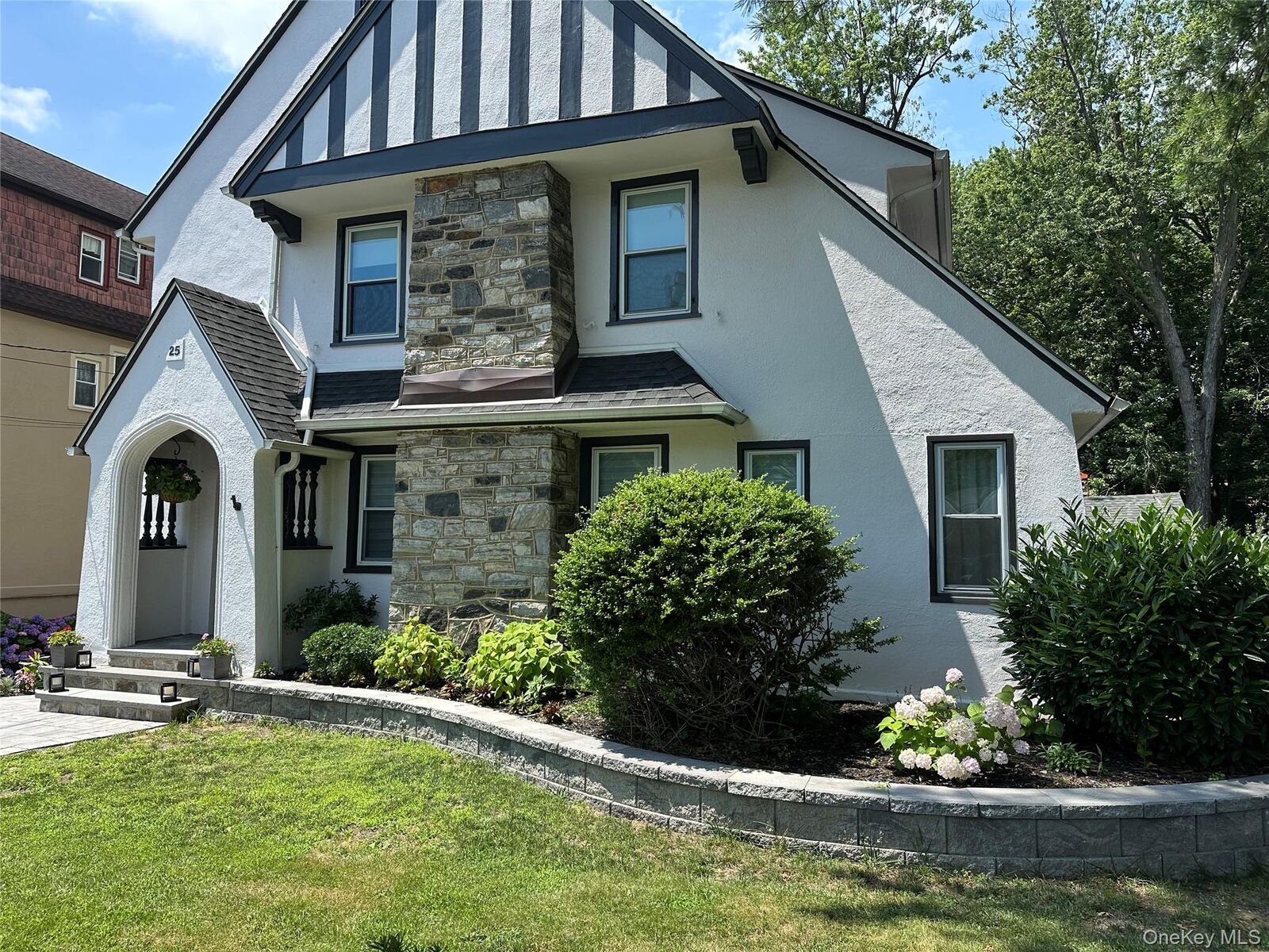 Property Photo:  25 Parkway Road  NY 10708 