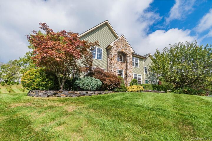 21 Castleton Drive  Woodbury NY 10930 photo