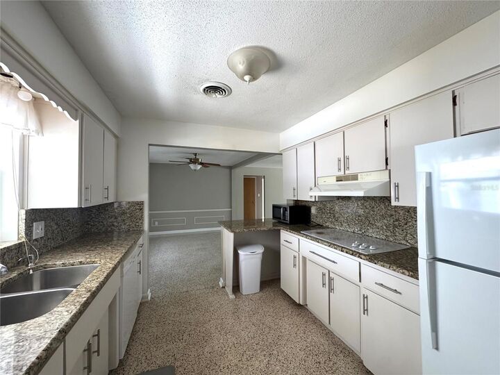 Property Photo: 903 Marscastle Avenue FL 32812
