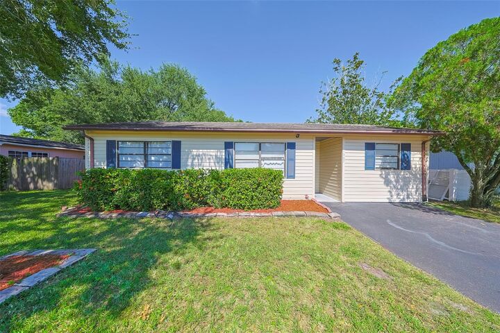 Property Photo: 1507 76th Avenue N FL 33702
