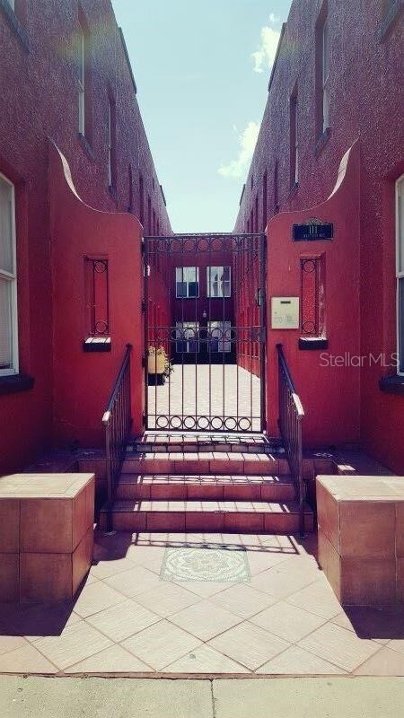 Property Photo: 111 S Newport Avenue 15 FL 33606