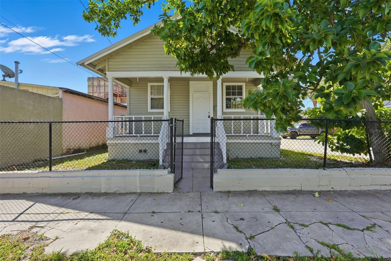 Property Photo: 2310 W Arch Street FL 33607