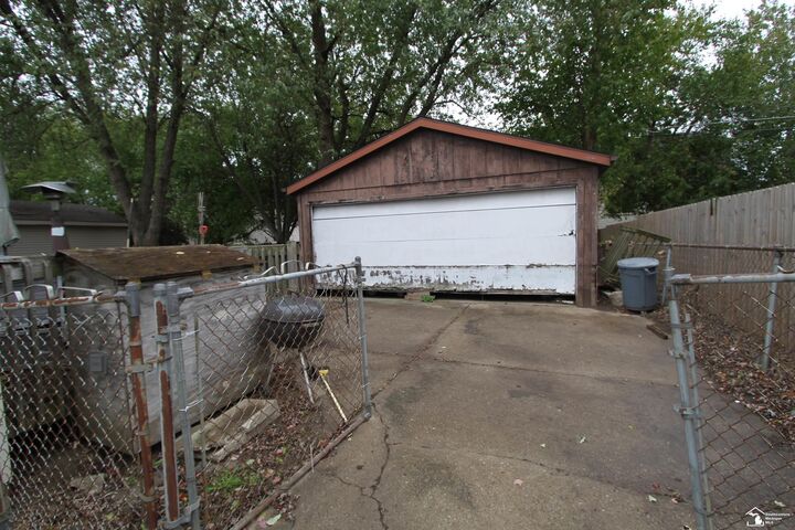 Property Photo:  626 John Rolfe Road  MI 48162 