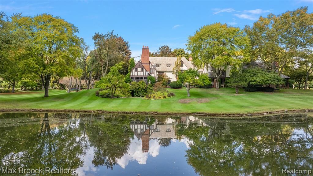 Property Photo: 931 Vaughan Road MI 48304 2670